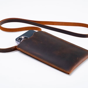Funda de piel para iPhone, bolso para smartphone hecho a mano, bandolera personalizada para móvil, minifunda para móvil, funda de viaje para iPhone, color tabaco