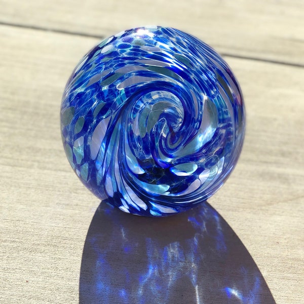 Bola de mirada de cristal de arte con luz LED solar de 6 "/ 10", azul/luz de jardín/camino/luz de mesa de patio/catera solar/vidrio artístico azul