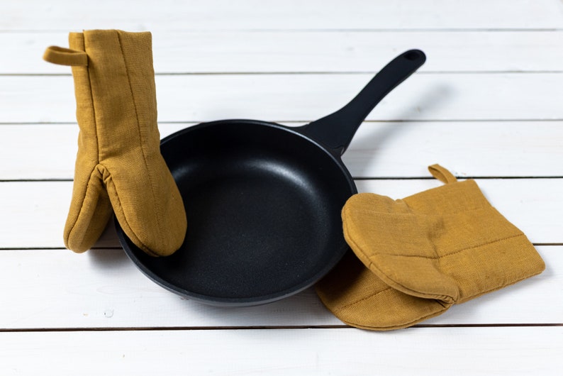 Mustard color oven mitts, Linen oven mits, Kitchen oven gloves, Pot holders image 2