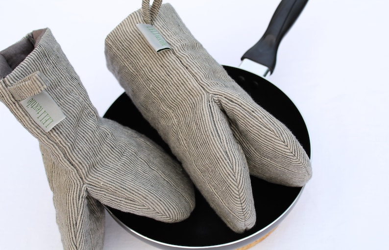 Linen Oven Mitts Set: Heat Resistant Kitchen Decor