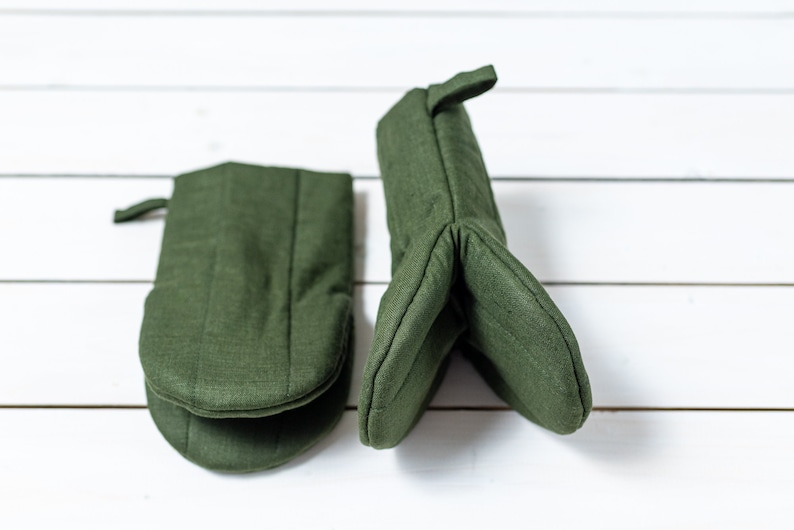 100% linen oven mitts, Pot holders, Set of 2 kitchen mittens, Organic oven mitts, Green oven mits image 3