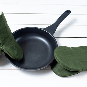 100% linen oven mitts, Pot holders, Set of 2 kitchen mittens, Organic oven mitts, Green oven mits image 2