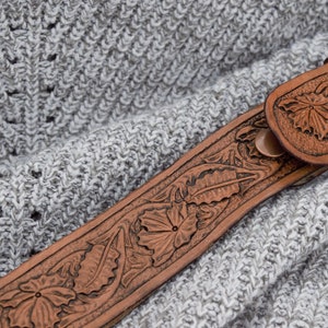 Hand tooled leather men&#39;s wallet |