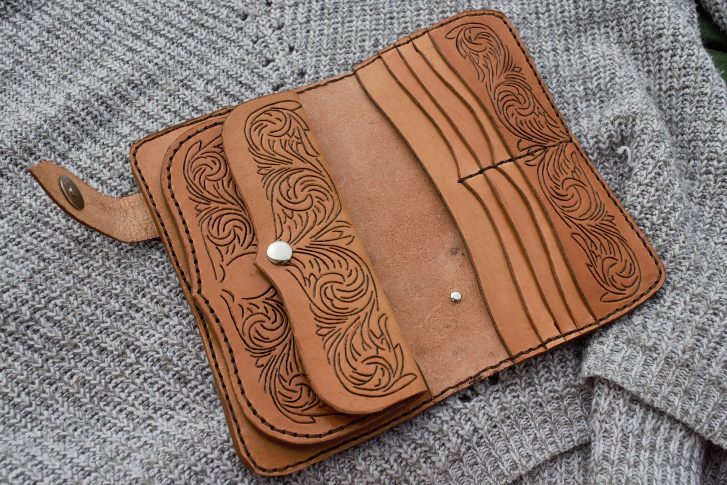 RAW HYD Mexican Flag Leather Wallet For Men - Hand Stitched Full Grain Leather, Tri-Fold, Large Capacity