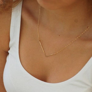 Triangle Necklace, Triangle jewelry, geometric necklace, bar necklace, gold necklace, triangle Gold Bar Necklace, Gold Dainty Necklace, gift afbeelding 5