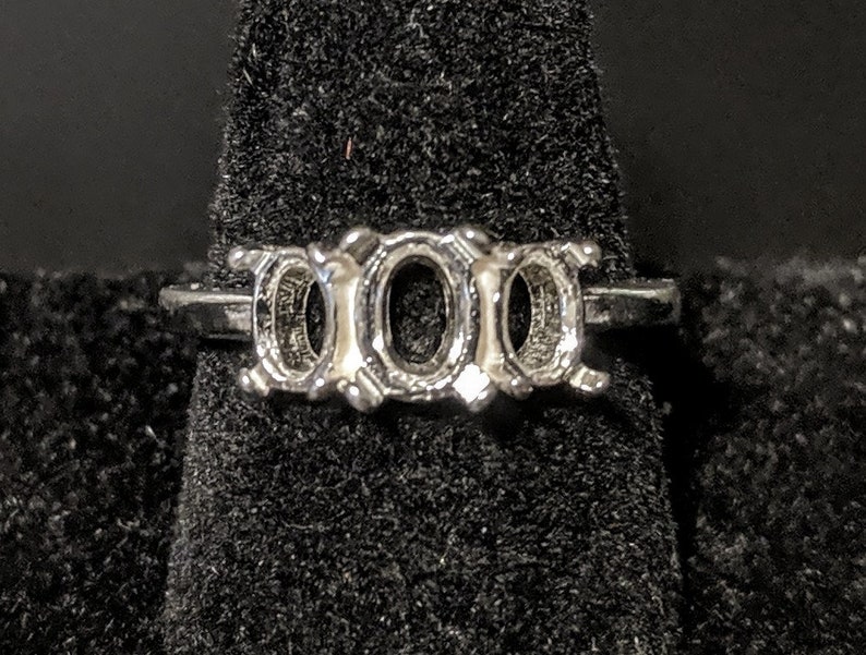 Solid Sterling Silver or 14kt White or Yellow Gold 6x4-10x8 Oval w Oval Accents blank Pre-Notched Ring setting Size 8 163-551143-551