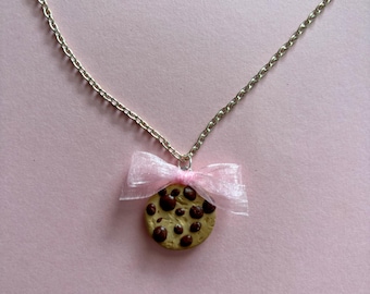 Chocoladekoekjesketting met roze strik