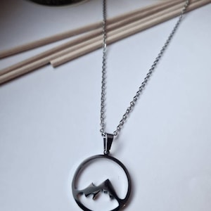 Mountain pendant round stainless steel model banff - Mountain - travel - adventure