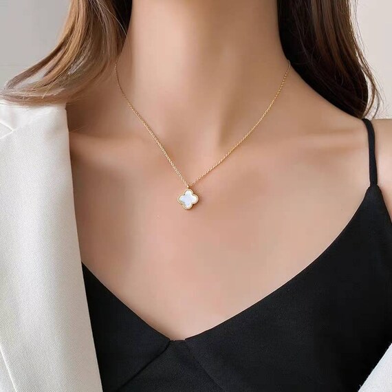 Four leaf clover mother of pearl necklace outlet