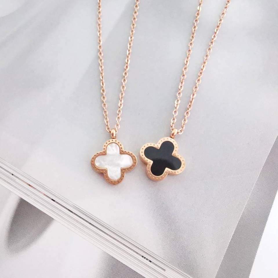 SHINYY 2 Side Four Leaf Clover Necklace for Women 18K Gold Plated Stainless  Steel Lucky 4 Leaf Pendant Jewelry gift for Mother and Daughter (White