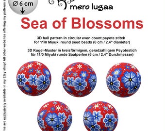 Puede incluir: Un patrón de abalorios para una bola de 6 cm de diámetro, con un fondo rojo y flores azules. El patrón se llama "Mar de Flores" y es para cuentas redondas Miyuki 11/0. El patrón está disponible en Etsy en www.etsy.com/shop/merolugaa.