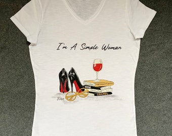 Ik ben een eenvoudige vrouw, handgeschilderd T-shirt, wijnshirt, fashion top, hoge hakken Tshirt, wijnliefhebber, vogue T-shirt, fashion chic, cadeau voor haar