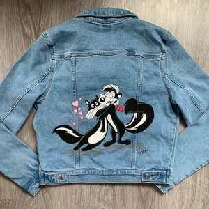 Pepe Le Pew Veste Jean peinte à la main, Veste en jean Disney, Looney Tunes Pépé Le Pew et Penelope Love Veste peinte à la main Warner Bros Cartoon