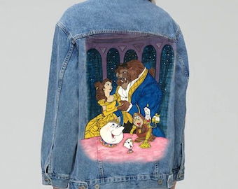 Handgeschilderde Belle en het beest Oversized Jean Jacket Disney Denim Kleurrijke Kunstkleding Sprookjesachtige geschilderde magische prinses jas hemelsblauw