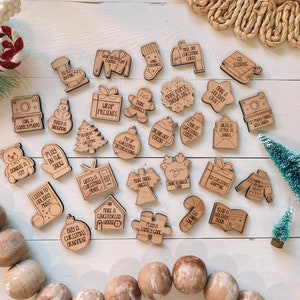 Kerstactiviteitmunten - kerstadventskalenderpenningen - ideeën kerstsokvuller - lasergesneden tokens - aangepaste vakantiebonnen