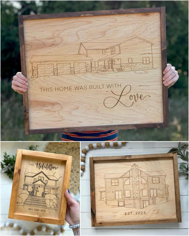 Puede incluir: Tres letreros de madera con dibujos de casas grabados con l&aacute;ser. El letrero superior dice "Esta casa fue construida con amor". El letrero del medio dice "The Holottlers 441 Oak Ave". El letrero inferior dice "EST. 2023".