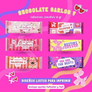 Puede incluir: Una colección de barras de chocolate de San Valentín con varios diseños. Cada barra presenta un gráfico diferente, incluyendo perros, corazones y los textos "Happy Valentine's Day" y "Besties Forever". Las barras pesan 18 gramos cada una.