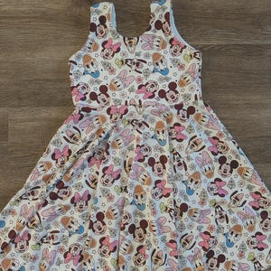 Mickey & Friends Blumenkleid | Minnie Maus Kleid | Disney Kleid | Mickey Kleid | Disney Kinder| Skater Kleid | Disney Rock