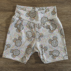 Mickey Donuts Biker Shorts| Minnie Maus Shorts | Disney Essen | Magic Kingdom Outfit| Disney Shorts | Kleinkind Mädchen Kleidung |
