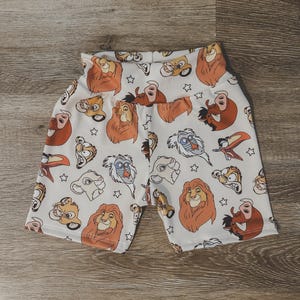 König der Löwen Shorts | Disney Unisex Shorts| Tierkönigreich Outfit | Mufasa| Magic Kingdom Disney Outfit