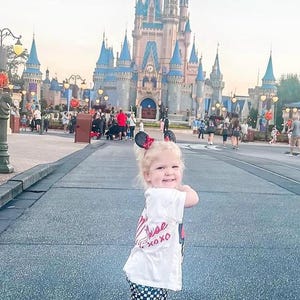 Mickey & Friends Karierte Bikershorts | Minnie Maus Shorts | Lieferwagen | Magic Kingdom Outfit| Disney Shorts | Kleinkind Mädchen Kleidung |