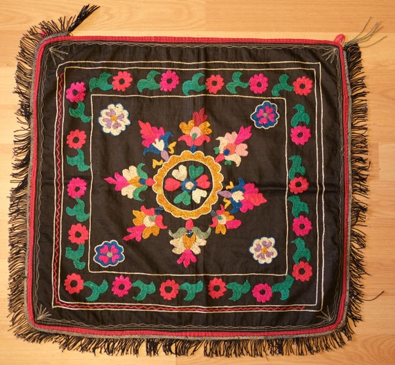 ★S0608★ラカイ (31)　アンティーク　刺繍布　 アフガニスタン　遊牧民族 ウズベキスタンのラカイ・スザニ刺繍 - Etsy 日本
