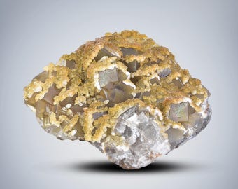 金色の方解石の上に蛍石 173グラムの虹色蛍石と方解石の標本：未加工のヒーリングクリスタル