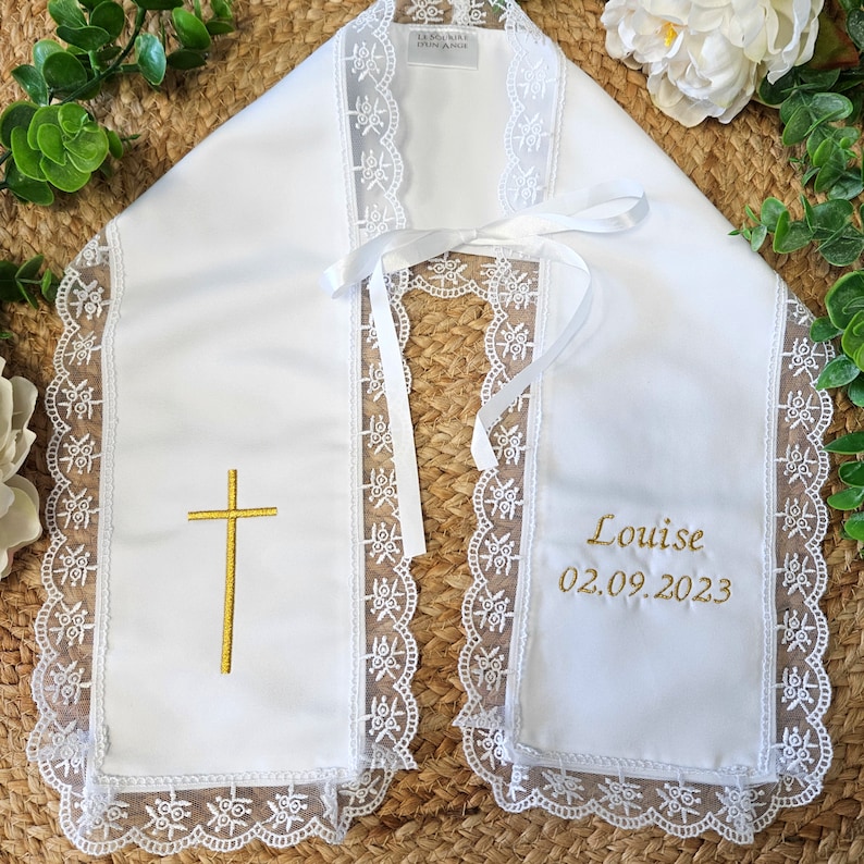 Étole de Baptême satin blanc et dentelle, personnalisée Motif au choix et personnalisable image 10