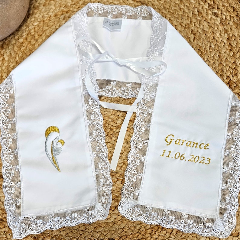 Étole de Baptême satin blanc et dentelle, personnalisée Motif au choix et personnalisable image 8