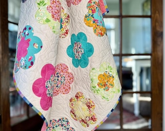 Floral Quilt Pattern: Beginner Friendly Posies, Layer Cake & FQ (PDF Pattern)