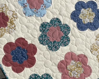 Pocket Full of Posies Quilt by EasyPiecyQuilts - EASY Beginner Flower Quilt Pattern, Paper Print Version - Mailed