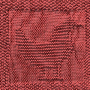 Puede incluir: Un paño de cocina de punto rojo con un patrón tejido. El paño de cocina está hecho de algodón y está diseñado para ser absorbente y duradero.