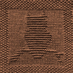 Könnte beinhalten: Ein braunes, gestricktes Geschirrtuch mit einem quadratischen Muster in der Mitte.