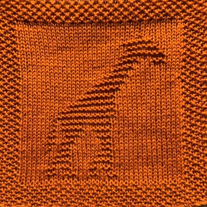 Puede incluir: Primer plano de un paño de cocina tejido de color naranja brillante. El paño tiene un patrón geométrico con líneas diagonales.