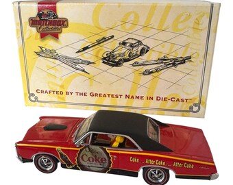 Modellino Matchbox Coca-Cola Pontiac GTO del 1967 in metallo pressofuso, modello Cruisin with Coke Dinky YMC03/B