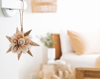 Christmas, A pack of 3 Christmas decorative shell ornaments with hanging handmade.