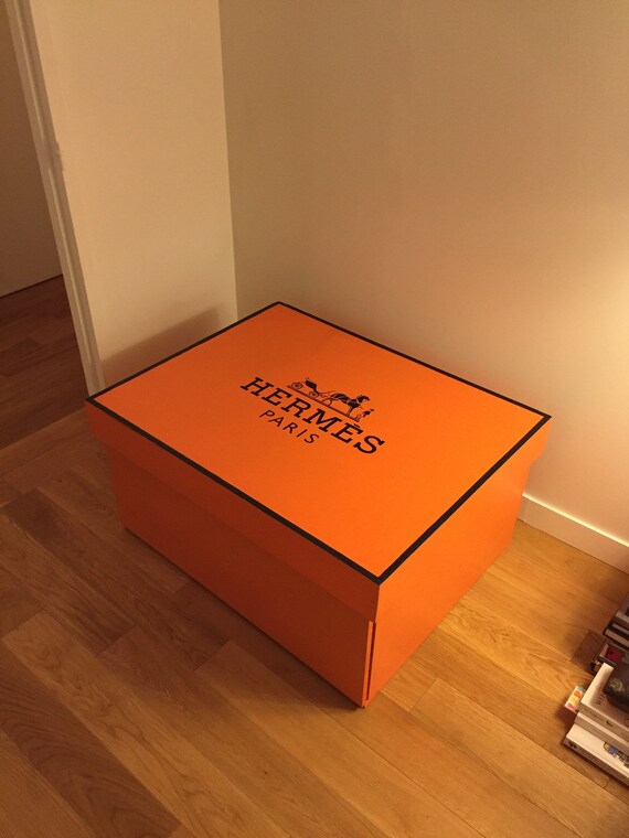 Box has custom shoe Hermes size L 16/20 