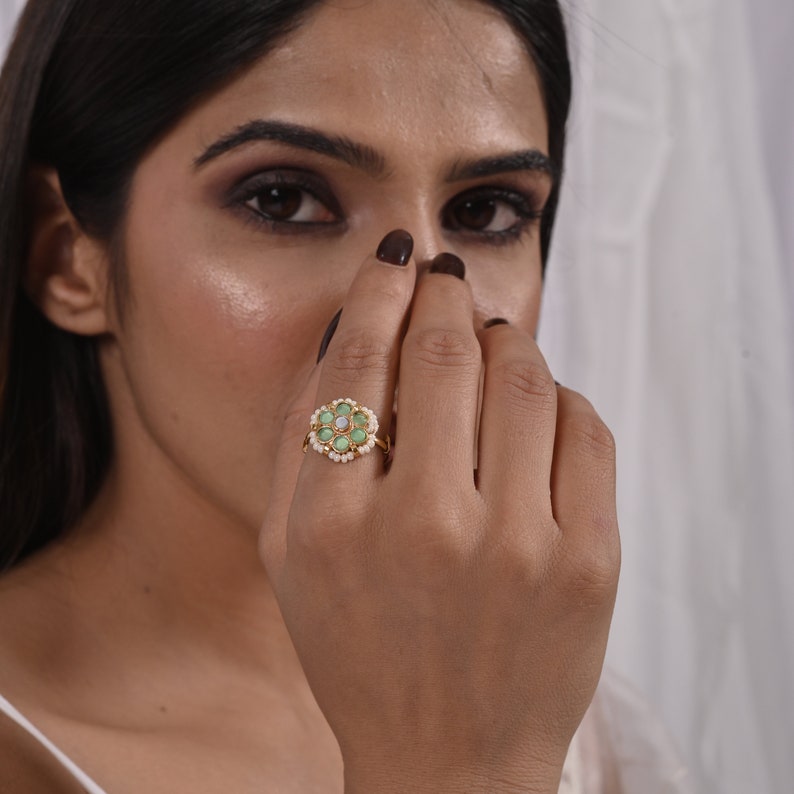 Nzanbemo Emerald Kundan Ring / Emerald Ring / Jadau Kundan Ring / Sabyasachi inspired Ring / Bridal Ring Indian Jewelry / Sabyasachi Jewelry image 1