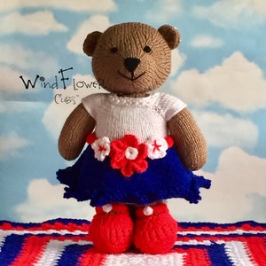 Rot, weiß und blau gekleideter gestrickter Teddybär - Handgemachtes einzigartiges patriotisches Festgeschenk