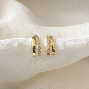 Câlins double cerceau Pave | Boucles d'oreilles simples et minimalistes | Boucles d'oreilles délicates | Plaqué or 14 carats | Créoles