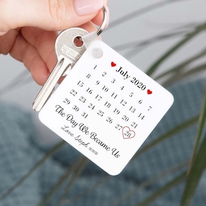 Personalised Day We Became Us Date Plastic Keyring - Sentimental Romantic Keepsake Gift for Boyfriend, Girlfriend, Husband, Wife, Wedding