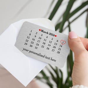 Carte portefeuille en métal personnalisée avec date d'étape spéciale et texte personnalisé | Cadeau d'anniversaire pour elle et lui | Réservez la date | Noël, Saint-Valentin