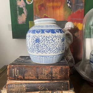 Vintage 1980s Blue and White Chinoiserie Ginger Jar