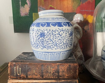 Vintage 1980s Blue and White Chinoiserie Ginger Jar