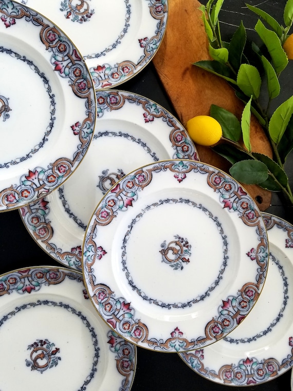 Set of Six () Wedgwood Plates in Liffey Pattern Flow Blue English Ironstone Blue Willow Chic