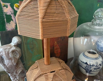 Lámpara y pantalla de palitos de helado vintage, lámpara de mesa MCM, lámpara de arte popular