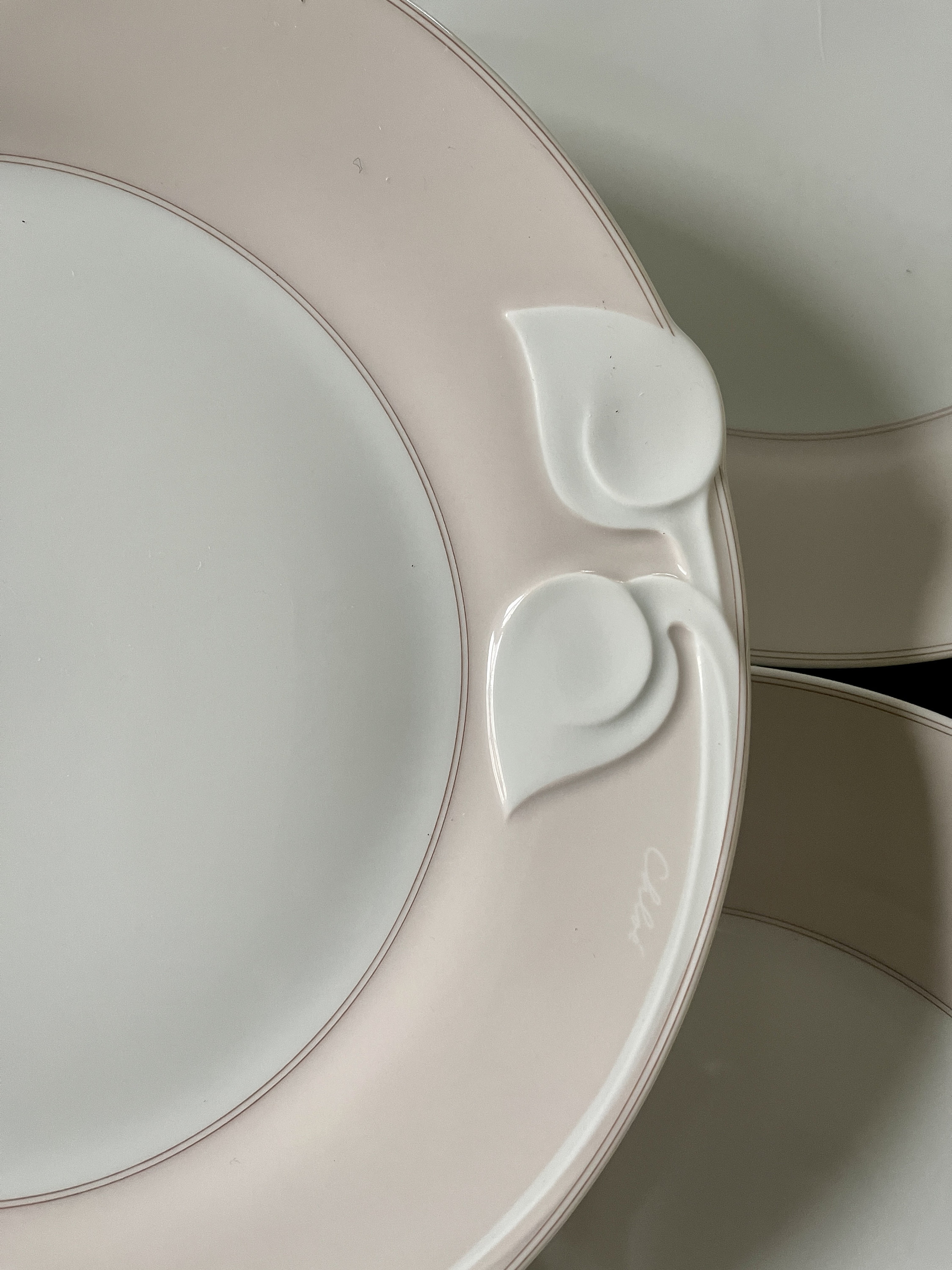 Set of Twelve (12) Chloe Paris Fleuron Pink 10 1/2” Plates