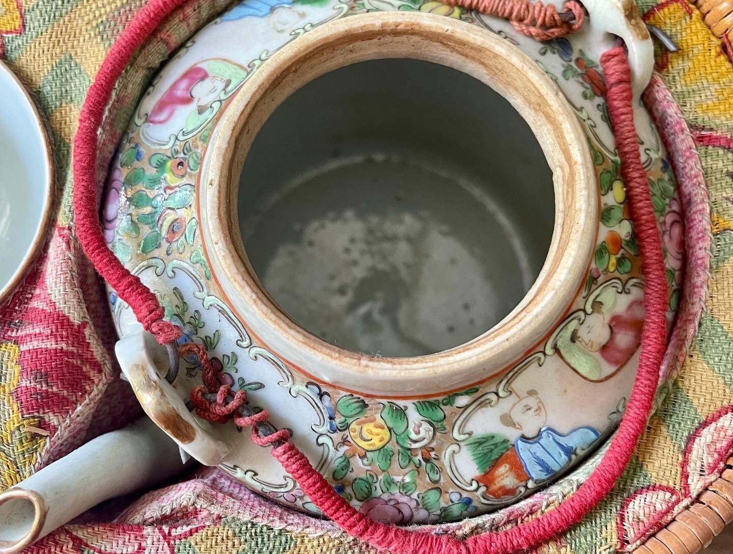 Vintage Famille Rose Travel Tea Set Picnic Basket Canton Rose Asian Chic