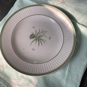 Juego vintage de cinco (5) platos daneses de 6” de Thorkild Olsen, porcelana Royal Copenhagen en verde Melodi