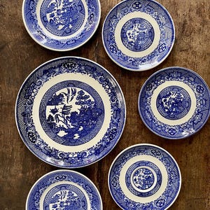 Collection of Six  (6) Vintage Blue Willow Plates Chinoiserie Chic